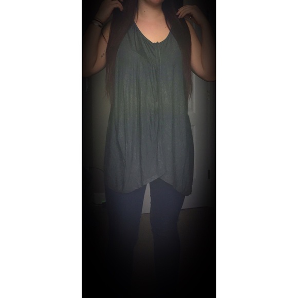 🔺PRICE DROP🔻Long grey sleeveless tank - Picture 2 of 4