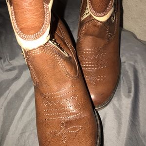 Brown leather booties with heel