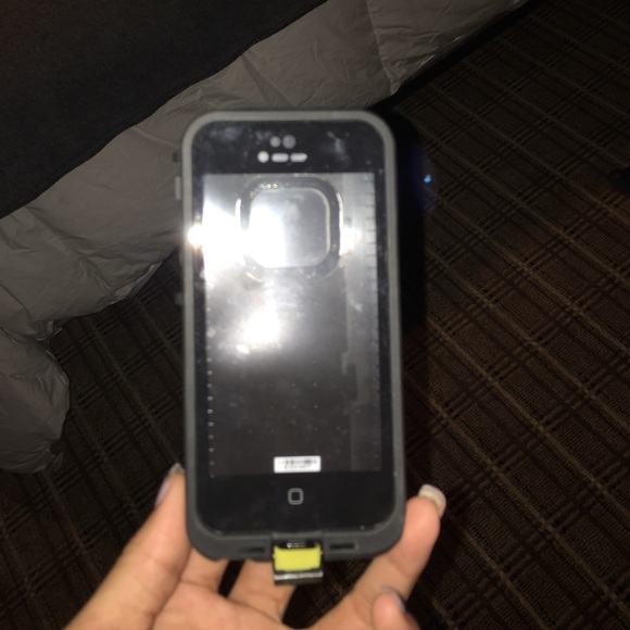 Iphone 5 life proof