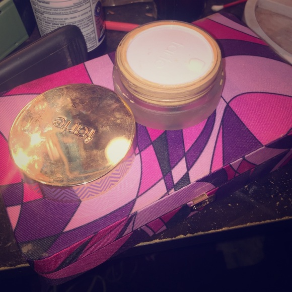 Tarte empowered gel hybrid foundation