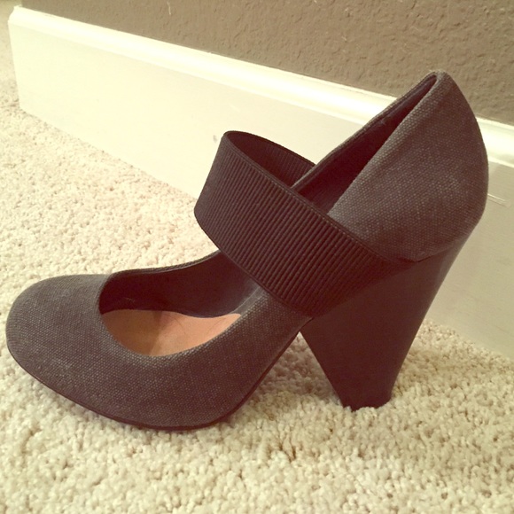 BCBGMaxAzria chunky heel Mary Jane pumps