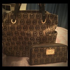 Authentic Michael Kors w/wallet