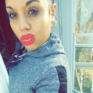 Meet your Posher, Aida