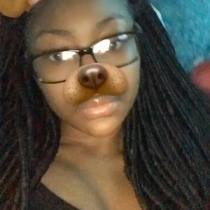 Meet your Posher, Alexia