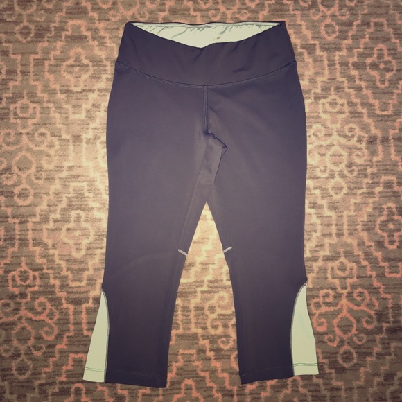 New Balance mint & Grey capris