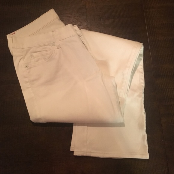 7 For All Mankind Classic White Jeans 👖