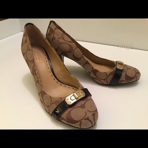 Pre-owned Authentic Coach signature shoe high heel