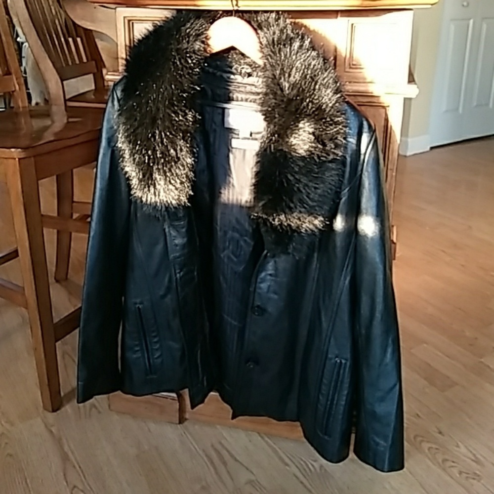 Wilsons Leather coat with faux fur neck coverage