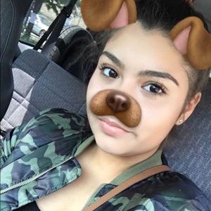 Meet your Posher, Olivia