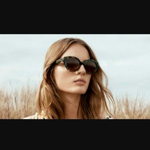 Marked⬇️-NWOT Tory Burch sunglasses