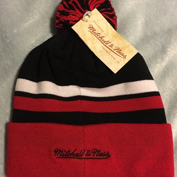 Chicago Bulls Beanie NWT UNISEX - Picture 2 of 3