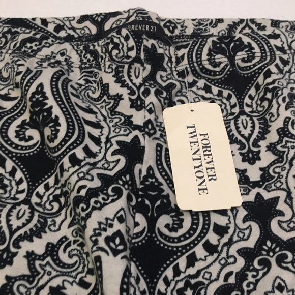 🆕 Pretty Patterned Forever 21 Leggings - Picture 2 of 3