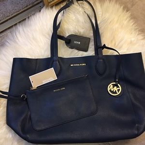 ❤️SOLD❤️Authentic reversible MK