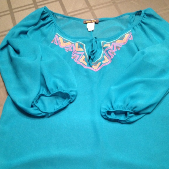 Blouse - Picture 2 of 3