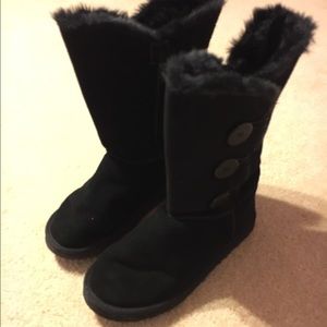 Black Bailey button triplet Uggs