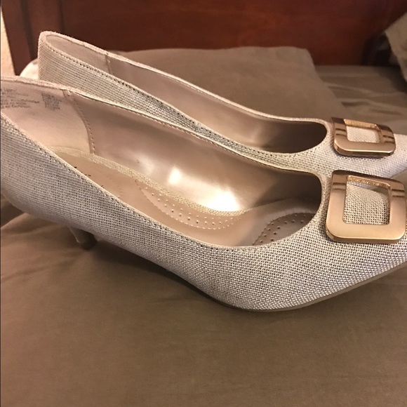 Slightly worn DexFlex brand heel size 6