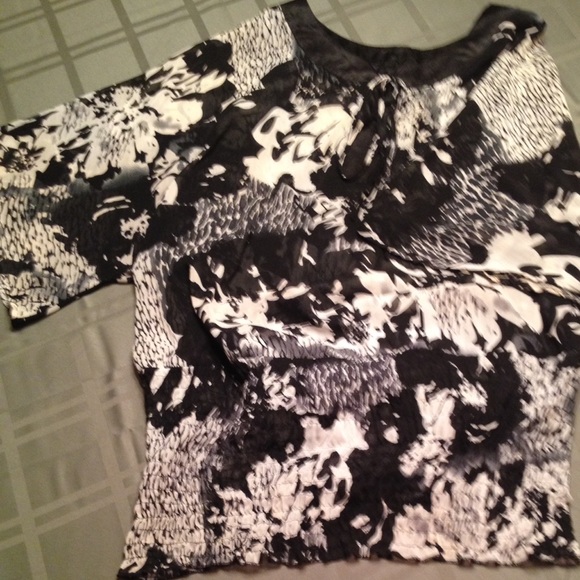 Blouse - Picture 2 of 3