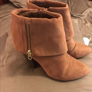 Size 6 heeled zip up ankle boots
