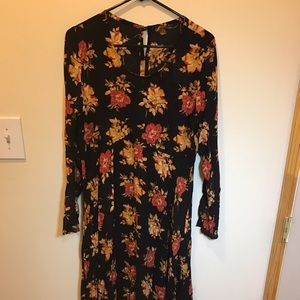 Long sleeve maxi light floral pattern dress