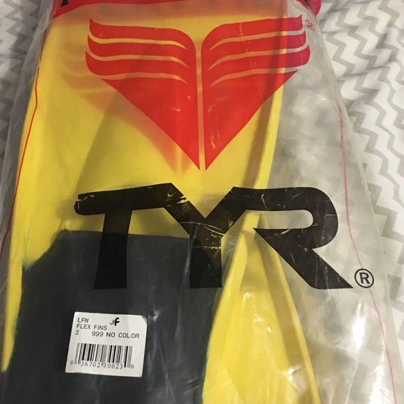 Fins - Picture 4 of 4