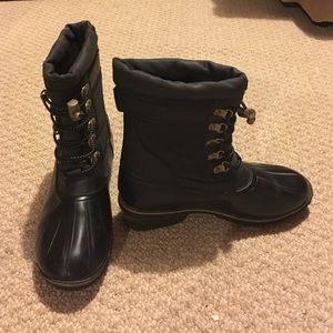 Snow boots
