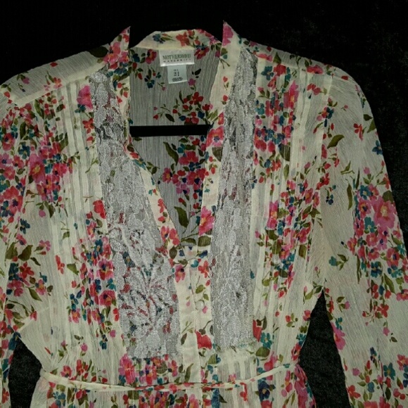 Sheer floral maternity top - Picture 2 of 3