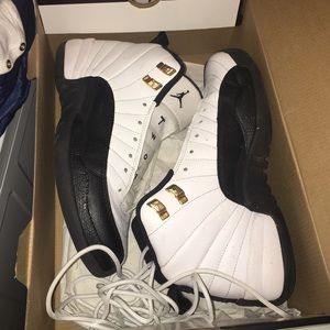 Jordan's 12 blk/wht Taxis