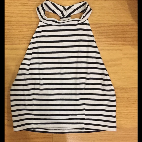 🆕 LF stripped halter crop top size medium - Picture 2 of 5
