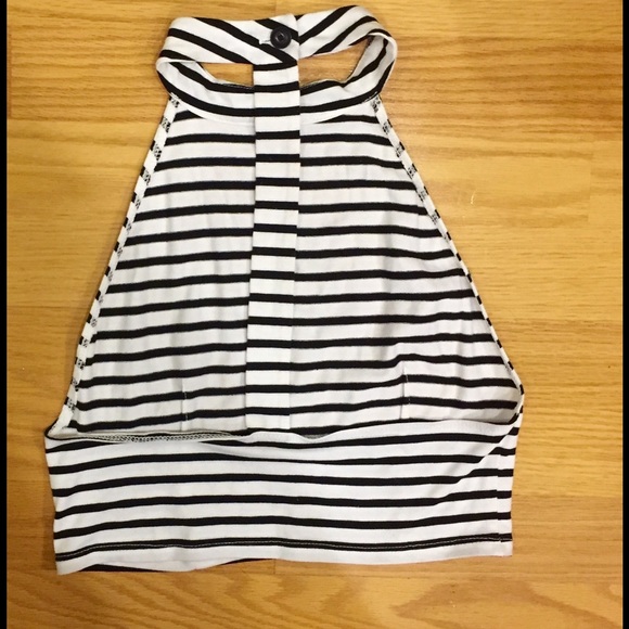 🆕 LF stripped halter crop top size medium - Picture 3 of 5