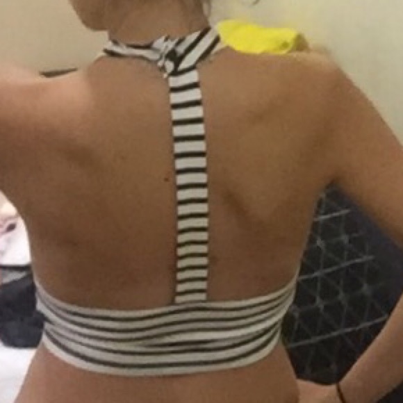 🆕 LF stripped halter crop top size medium - Picture 5 of 5
