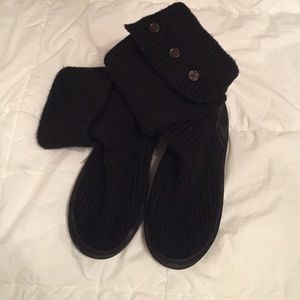 Black sweater UGGs.