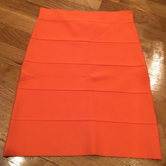BCBGMAXAZRIA womens orange skirt. NEW - sz Small