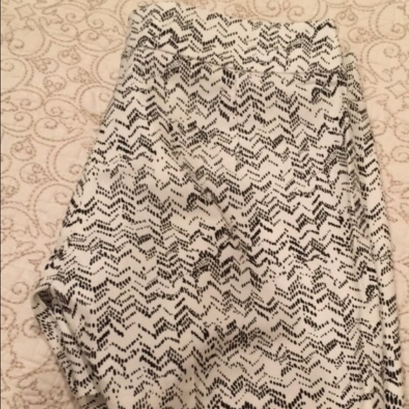 Kenar Dress Shorts - Picture 2 of 3