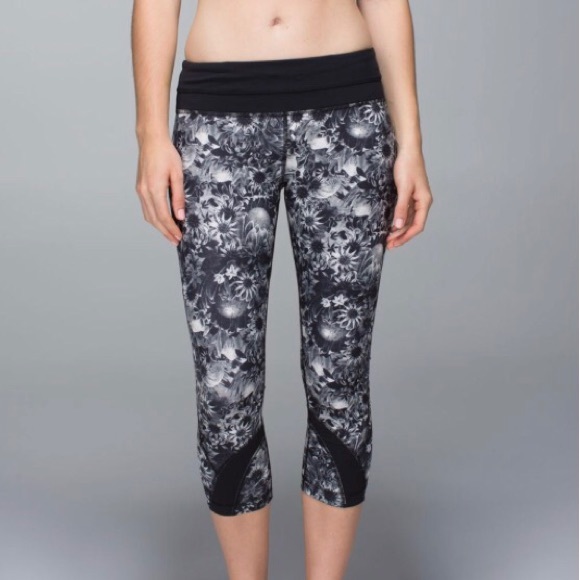 lululemon athletica Pants - Lululemon Flowabunga Inspire Crop