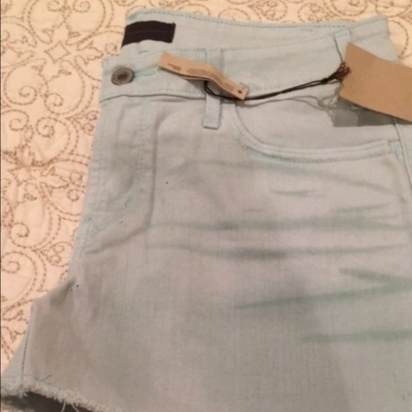 Levi's Shorts - Picture 2 of 3