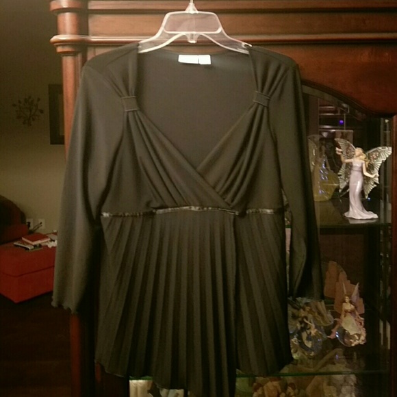 Cato's pleated symmetrical hem deep v neck
