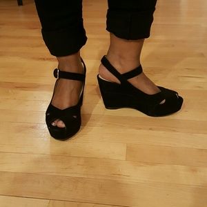 Authentic Stuart Weitzman size 6m