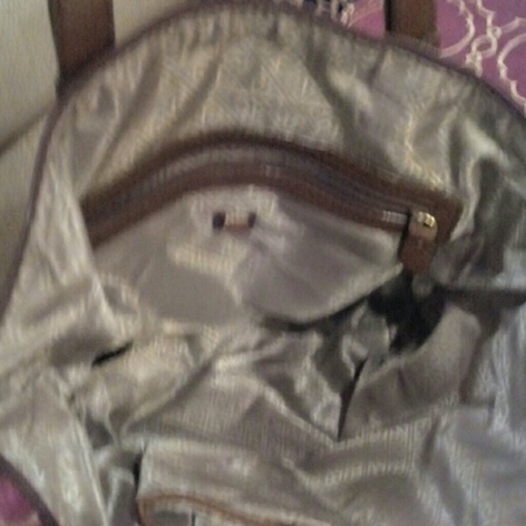 Relic Handbag - Picture 2 of 3