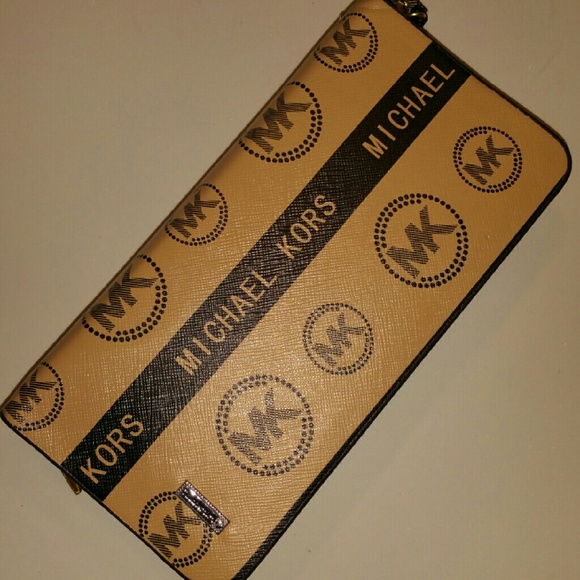 Micheal kors wallet