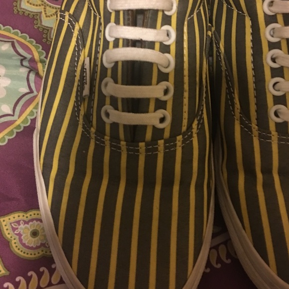 Vans - Picture 2 of 4