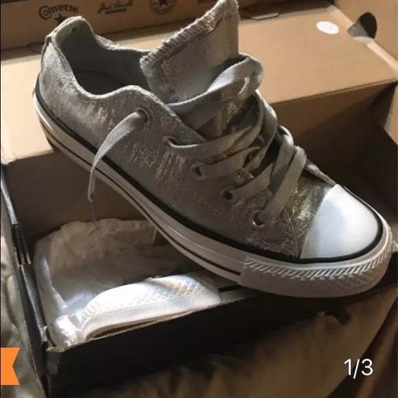 (‼️SOLD‼️) Women's converse - Picture 1 of 4