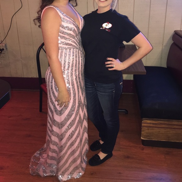 Dress - Picture 4 of 4