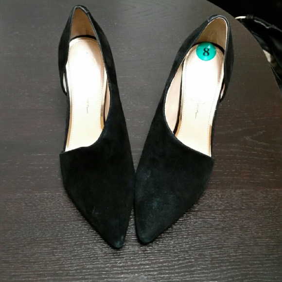 Classy black suede pumps