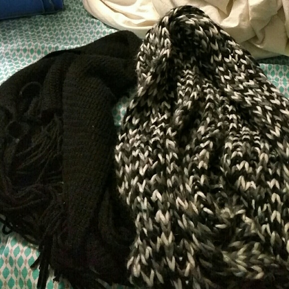 Scarfs - Picture 1 of 1