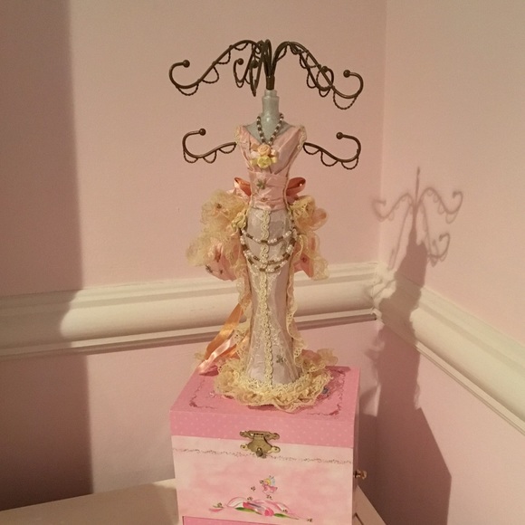 Jewelry holder
