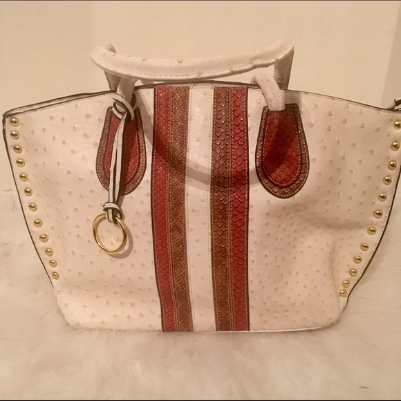 Zara Handbags - VINTAGE PURSE