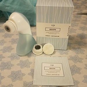 Moxispin portable facial brush