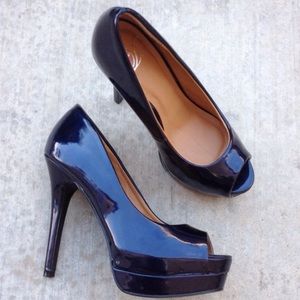 Blue shiny heels