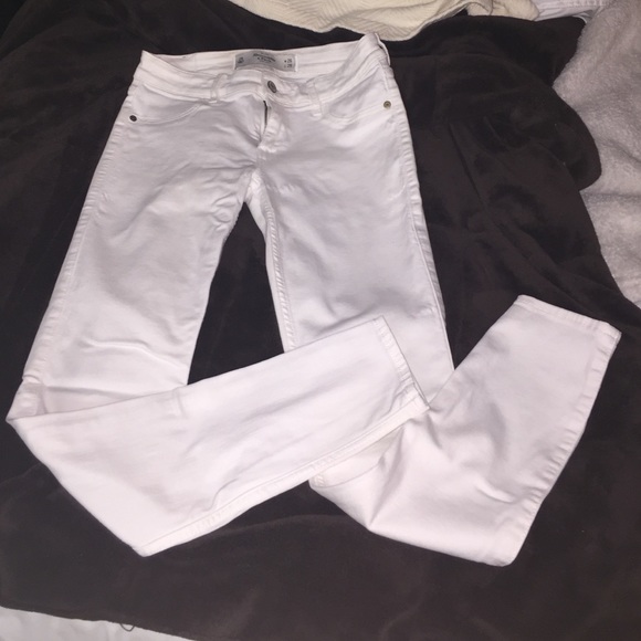 Abercrombie & Fitch white skinny jeans