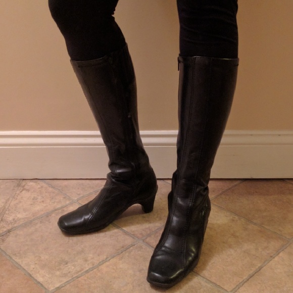 Black leather Aerosoles boots size 7